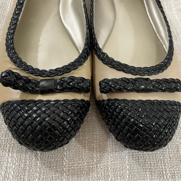 Tahari Leather TA Voyage Tan and Black Two-Toned Ballet Flat Shoes Size 7M - Picture 2 of 7